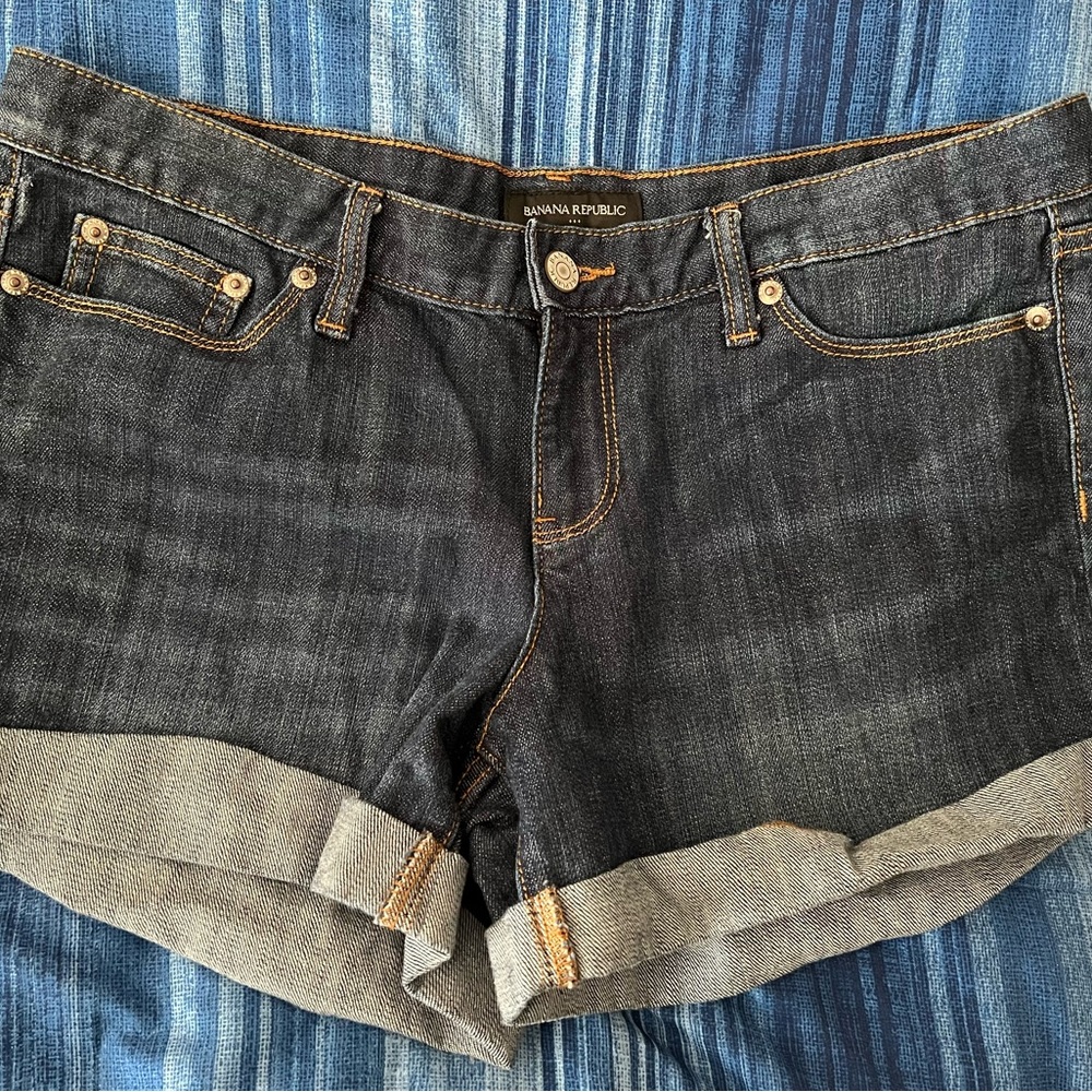 Women’s Banana Republic cuffed leg jean shorts size 29/8.